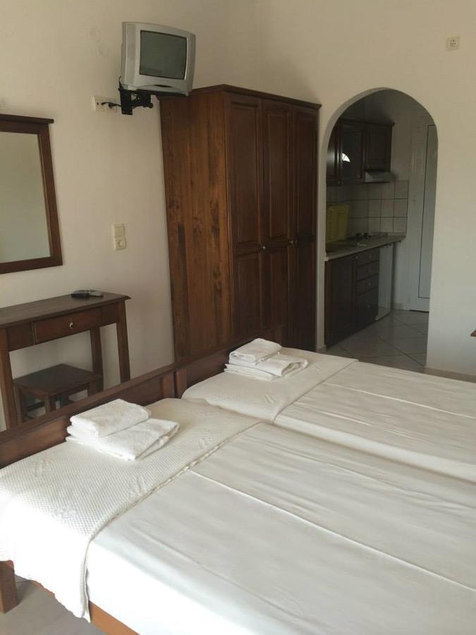 Gogas Palace Aparthotel Ammoudia Ngoại thất bức ảnh